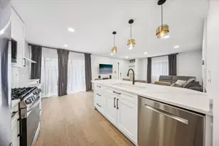 8334 Portsmouth Dr, Darien, IL 60561 - Photo 7