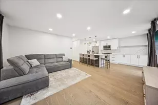 8334 Portsmouth Dr, Darien, IL 60561 - Photo 5