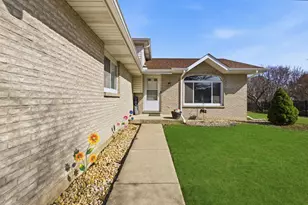 130 Fox Chase Dr S, Oswego, IL 60543 - Photo 5