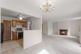 197 Camden Ct, Schaumburg, IL 60194 - Photo 7