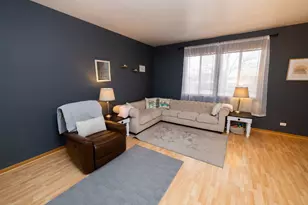 2375 Cove Ct, Elgin, IL 60123 - Photo 3