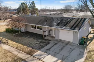 309 W School St, Plano, IL 60545 - Photo 3