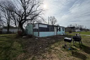 538 N Austin St, Paris, IL 61944 - Photo 3