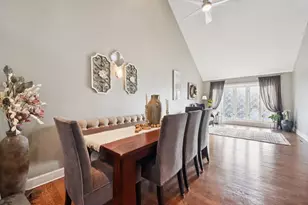 340 Windsor Dr, Bartlett, IL 60103 - Photo 5