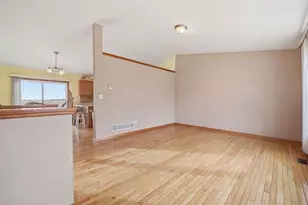 424 N Aspen Dr, Cortland, IL 60112 - Photo 5