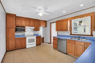 341 W Spruce St, Paxton, IL 60957 - Photo 11