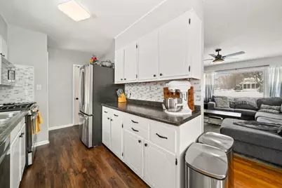 228 W Taylor Street, Dekalb, IL 60115 - Photo 9