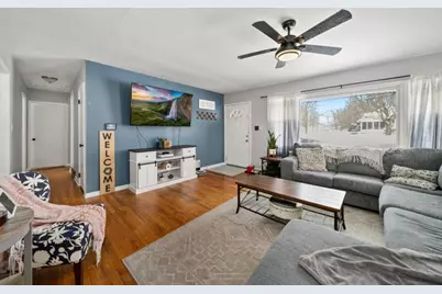 228 W Taylor Street, Dekalb, IL 60115 - Photo 3