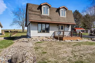 204 W Meade St, White Heath, IL 61884 - Photo 3