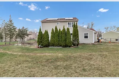2013 Briar Hill Drive W, Schaumburg, IL 60194 - Photo 3