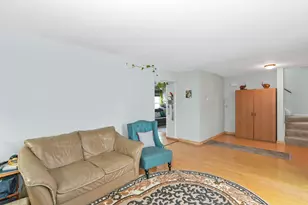 2013 Briar Hill Dr W, Schaumburg, IL 60194 - Photo 9