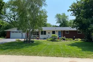 1009 Meadow Ln, Elgin, IL 60123 - Photo 3