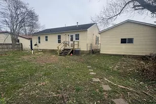 818 S Church St, Carmi, IL 62821 - Photo 5