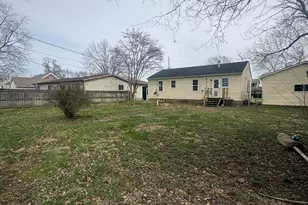 818 S Church St, Carmi, IL 62821 - Photo 3