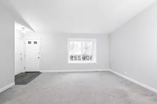 386 Campus Dr, Elgin, IL 60120 - Photo 3