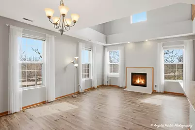 323 S Litchfield Drive, Round Lake, IL 60073 - Photo 5