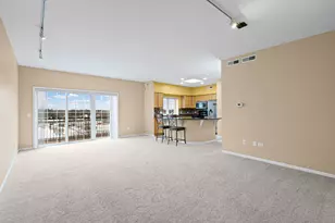 405 S Creekside Dr, Palatine, IL 60074 - Photo 5