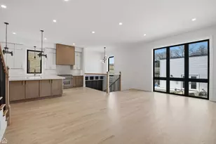 4242 N Sacramento Ave, Chicago, IL 60618 - Photo 11