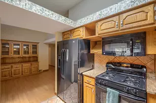 104 Sharon Ln, North Aurora, IL 60542 - Photo 7