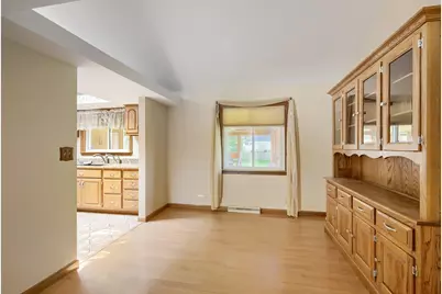 104 Sharon Lane, North Aurora, IL 60542 - Photo 5