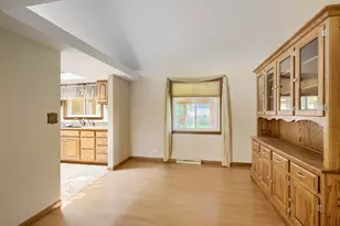 104 Sharon Ln, North Aurora, IL 60542 - Photo 5