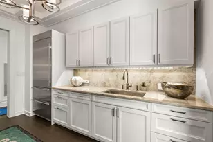 118 E Erie St, Chicago, IL 60611 - Photo 9