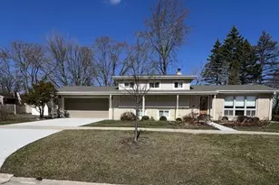 204 W Clarendon St, Arlington Heights, IL 60004 - Photo 1