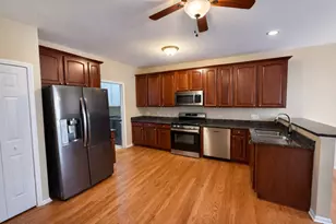 467 Vaughn Cir, Aurora, IL 60502 - Photo 5