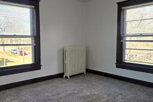 1173 W Pleasant St, Freeport, IL 61032 - Photo 5