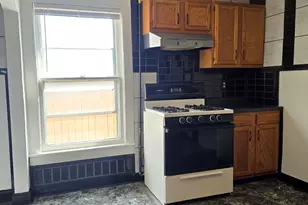 1173 W Pleasant St, Freeport, IL 61032 - Photo 7