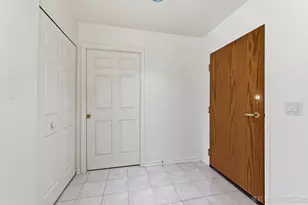 147 Hunt Club Dr, Saint Charles, IL 60174 - Photo 5