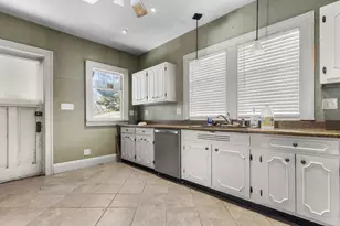 212 N Gardiner Ave, Rockford, IL 61107 - Photo 7