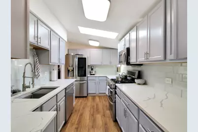 7806 W 80 Place, Bridgeview, IL 60455 - Photo 3