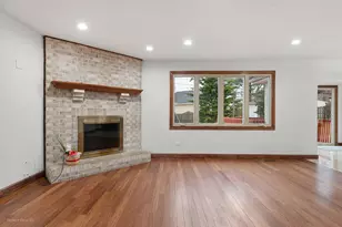 8941 Golden Oak Ct, Hickory Hills, IL 60457 - Photo 5