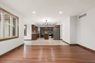 8941 Golden Oak Ct, Hickory Hills, IL 60457 - Photo 7