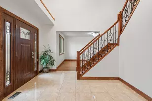 8941 Golden Oak Ct, Hickory Hills, IL 60457 - Photo 3