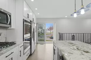 2198 N Oakbrook Cir, Palatine, IL 60074 - Photo 5