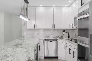 2198 N Oakbrook Cir, Palatine, IL 60074 - Photo 3