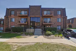 631 Derry Ct, Schaumburg, IL 60193 - Photo 1