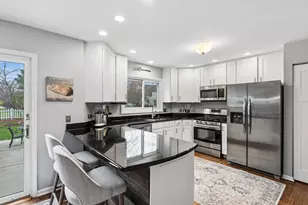 6935 Revere Ct, Gurnee, IL 60031 - Photo 5