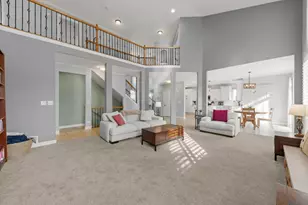 621 Western Dr, North Aurora, IL 60542 - Photo 7