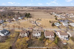 621 Western Dr, North Aurora, IL 60542 - Photo 39