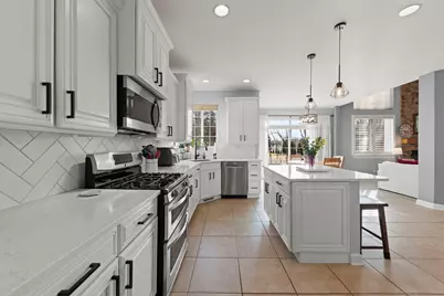 621 Western Drive, North Aurora, IL 60542 - Photo 3