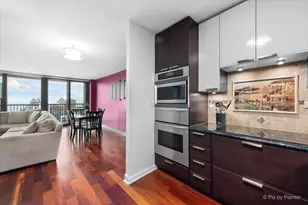 1560 N Sandburg Terrace, Chicago, IL 60610 - Photo 11