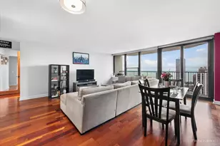 1560 N Sandburg Terrace, Chicago, IL 60610 - Photo 5