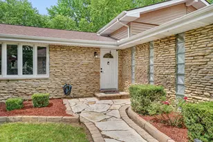 1810 Jana Ln, Morris, IL 60450 - Photo 3