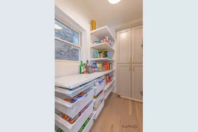 2921 N Seeley Avenue, Chicago, IL 60618 - Photo 9