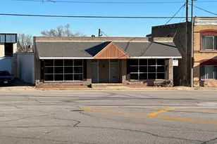 142 Washington St, Woodstock, IL 60098 - Photo 1