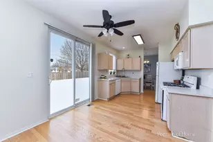 2414 Savoy Ct, Aurora, IL 60503 - Photo 9