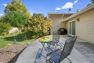 6921 Martin Dr, Woodridge, IL 60517 - Photo 27